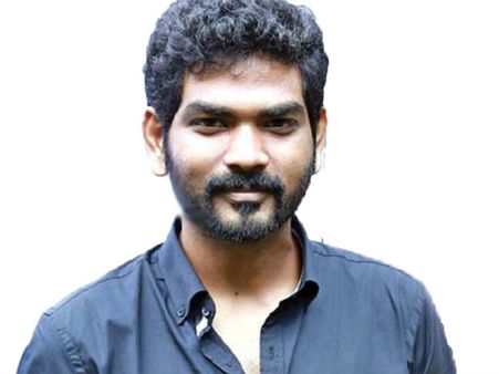 எங்களுக்கு ஒரு உண்மை தெரிஞ்சாகணும்: விக்னேஷ் சிவனை கேட்கும் சூர்யா ரசிகர்கள்