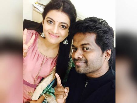 கயல் ஆனந்தியின் கால்களை ரசித்தபடி ட்யூன் போட்ட இசையமைப்பாளர்!