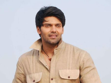 வெர்ஜின் பசங்க சாபம் உங்கள சும்மா விடாது ஆர்யா...