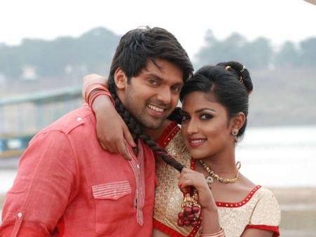 சந்து கேப்பில் ப்ரொபோஸ் பண்ண ஆர்யா: நைசா நழுவிய அமலா பால்