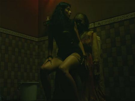 லைட்டை போடுங்க ப்ளீஸ்: தியேட்டரில் அலறிய ரசிகர்கள்