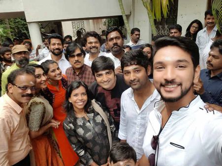 யாராவது என்னை கிள்ளுங்களேன்: நம்ப முடியாமல் திக்குமுக்காடும் கவுதம் கார்த்திக் #MrChandramouli