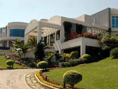 பிரபல நடிகர் வீட்டில் பணம் கொள்ளை - வேலையாளிடம் விசாரணை!