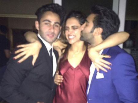 அதில் என்ன தப்பு இருக்கு: தீபிகாவுடனான கசமுசா போட்டோ பற்றி நடிகரின் தம்பி விளக்கம்