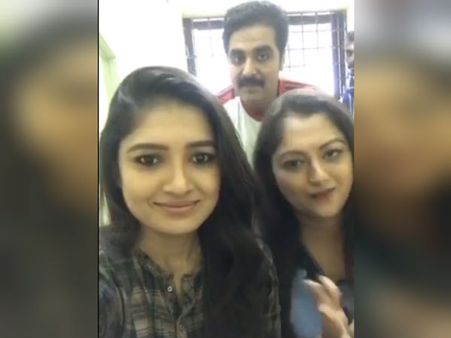 கொஞ்சம் டீசன்ட்டா திட்டுங்க.. வேண்டுகோள் விடுக்கும் தெய்வமகள் குடும்பம்!