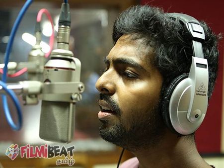 'எங்கையில் உங்கையச் சேத்து கைரேகை மாத்துது காத்து..' - மனசு மயங்கும் இளையராஜா பாட்டு!