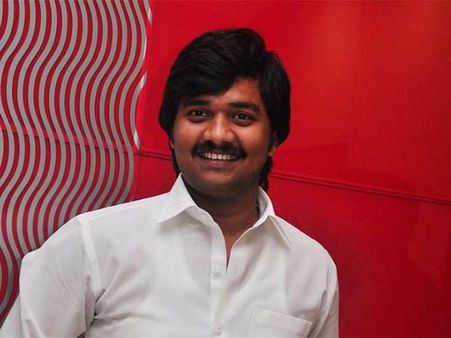 அன்பு அட்ராசிட்டீஸ்: முடியலைனா பதவி விலகிடுங்க: விஷாலுக்கு ஜீவா பொளேர்