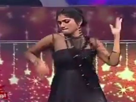 கொஞ்சம் கூட வெட்கப்படாம குத்தாட்டம் போட்ட ஜூலி - வைரலாகும் வீடியோ!