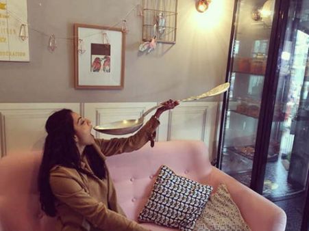 அம்மாடி, எத்தா தண்டி ஸ்பூனு: போதுமாம்மா காஜல்?