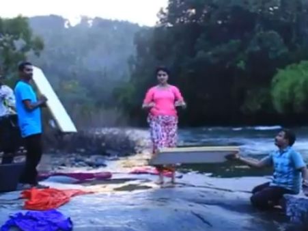 ஷூட்டிங்கில் வழுக்கி விழுந்து 'கீர்த்தி சுரேஷ்' காயம்: வைரலான வீடியோ