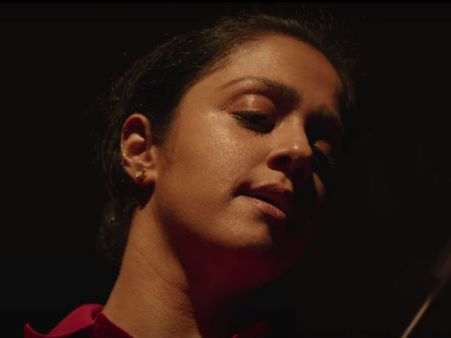 தே... பயலுகளாவா..? - ஏம்மா ஜோதிகா ரசிகர்களா இருக்குறது ஒரு குத்தமா?