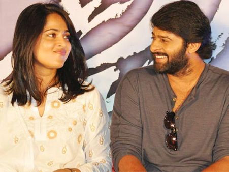 அனுஷ்காவுக்கு பிரபாஸ் அளித்த காதல் பரிசு என்ன தெரியுமா?