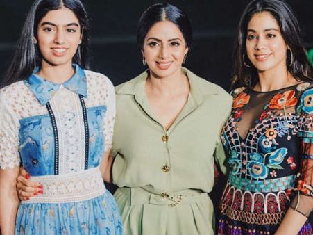 மகள்களை நினைத்து வயிற்றில் நெருப்பை கட்டிக் கொண்டிருக்கும் ஸ்ரீதேவி