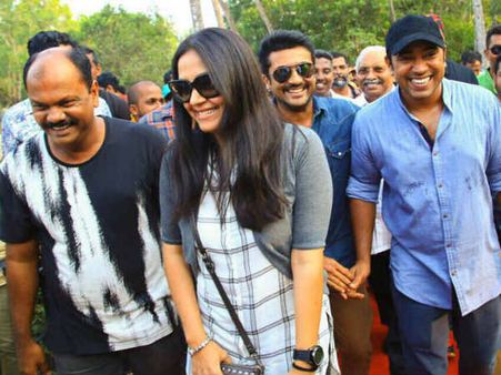 எப்படி சொல்வது என்றே தெரியவில்லை: சூர்யா, ஜோதிகாவால் திக்குமுக்காடிய நிவின் பாலி