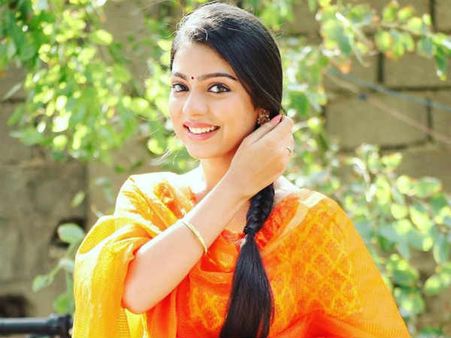 டப்ஸ்மாஷில் கலக்கிய 'ஜூனியர் நஸ்ரியா' கையில் இப்போ மூணு படம்!