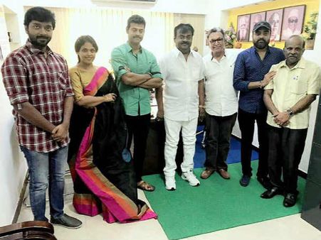 சிங்கப்பூர் கிளம்பவிருக்கும் விஜயகாந்த் - நடிகர் சங்க நிர்வாகிகள் சந்திப்பு!