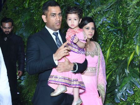 மும்பையில் கோஹ்லி-அனுஷ்கா ரிசப்ஷன்: சச்சின் வந்தாக, ஏஆர்ஆர் வந்தாக, தல வந்தாக இன்னும்...