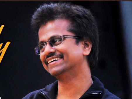 பிக் பாஸ் புகழ் நடிகையை வைத்து படம் எடுக்கும் முருகதாஸ்: அப்போ விஜய் 62 கதி?