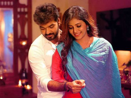 காட்சிகளை சுட்டு சுட்டு படம் எடுக்கும் இயக்குனருக்கு சரியான நோஸ்கட் கொடுத்த பலூன் டைரக்டர்