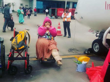 பிக்பாஸ் ஆர்த்தி போட்ட ட்வீட்டால் பதறிப்போன ரசிகர்கள்!