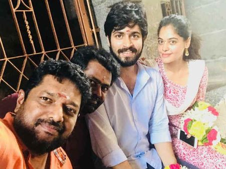 திருவண்ணாமலை கோவிலில் மாலையும், கையுமாக பிந்து மாதவி, ஹரிஷ் கல்யாண்