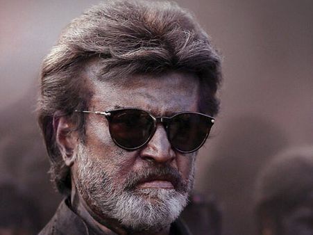 காலா போஸ்டரை வெளியிட்ட தனுஷ்: சாலையில் கேக் வெட்டிய ரஜினி ரசிகர்கள் #HBDSuperStarRajinikanth