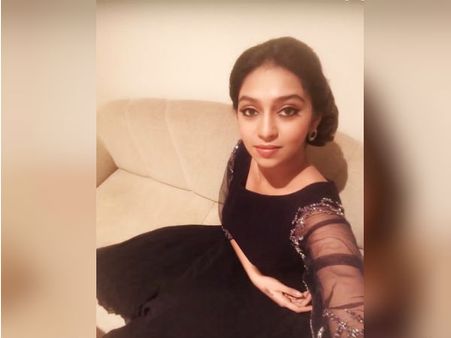 வெடுக் வெடுக் இடுப்பழகியின் ரகசியத்தை ஃபாலோ செய்து ஸ்லிம்மான லட்சுமி மேனன்