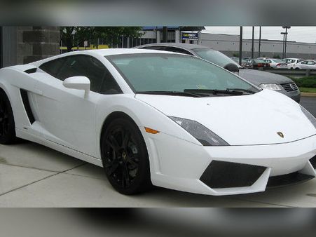 ரூ.2 கோடி மதிப்புள்ள லம்போர்கினி கல்லார்டோ கார் வாங்கிய ஜில்லா பட நடிகர்