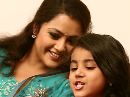 மீனாவின் ஆசையை நிறைவேற்றிய மகள் நைனிகா!