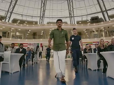 ஸ்கூல் புத்தகத்தில் விஜய் படம்... கொண்டாடும் ரசிகர்கள்!