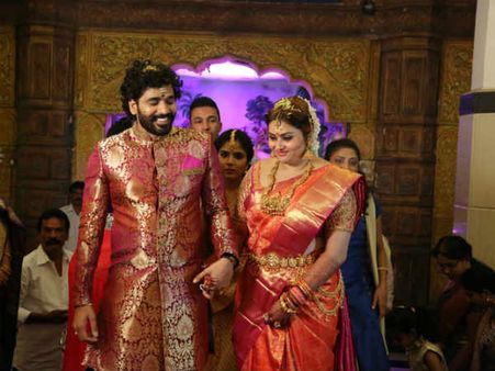 டான்ஸ்.. வெட்கம்.. பூரிப்பு.. நமீதா வெளியிட்ட கல்யாண வீடியோ!