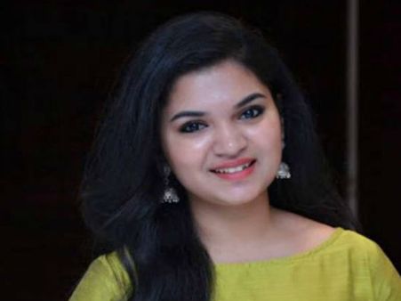 சென்னையில் இசைப்பள்ளி தொடங்கிய பாடகி!