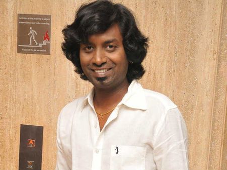 சிவகார்த்திகேயன், சந்தானம், மா.கா.பா வரிசையில் விஜய் டி.வி-யிலிருந்து இன்னொரு ஹீரோ!