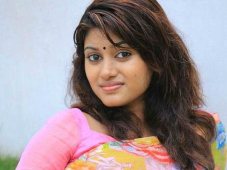 விஜய் படத்தில் நடிக்க மறுத்த ஓவியா... அந்த வாய்ப்பு யாருக்கு போயிருக்கு தெரியுமா?