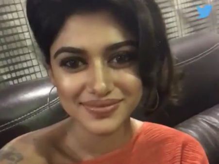 காதல், ரிலேஷன்ஷிப், ஆரவுடன் படம், பிடித்த ஹீரோ: பளிச்சென்று பதில் சொன்ன ஓவியா #AskOviyasweetz