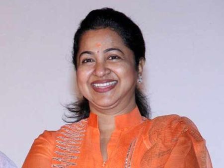 விஷாலை 'கோமாளி' என விமர்சித்த ராதிகா... லைட்டை நாட்டாமை பக்கம் திருப்பிய நெட்டிசன்ஸ்!