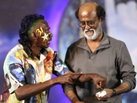 அந்த ரஜினியே எங்களுக்கு தேவை இல்லை: உடல் முழுவதும் பச்சை குத்திய ரஜினி வெறியர் கோபம்