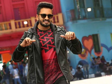 சந்தானம் சாதிப்பாரா , சறுக்குவாரா ?