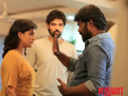 வலிக்காமல் கையை பிடிக்க, கட்டிப்பிடிக்க கற்றுக் கொடுத்தார் ரம்யா: சத்யா வில்லன்