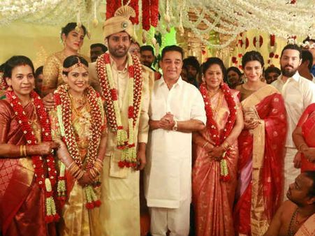 ஆதவ் திருமணத்திற்கு பட்டுவேட்டி சட்டையில் மாப்பிள்ளை போன்று வந்த ஸ்ருதியின் காதலர்