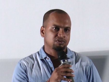 கொஞ்சம் பாத்து பண்ணுங்க: ஹெச். ராஜாவை அடுத்து தமிழ் ராக்கர்ஸுக்கு இயக்குனர் கோரிக்கை