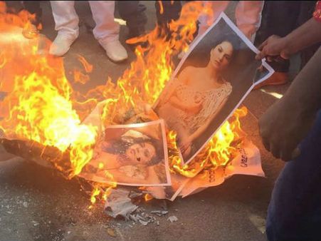 வலுக்கும் எதிர்ப்பு: பெங்களூரில் சன்னி லியோன் நைட்ஸ் ரத்து