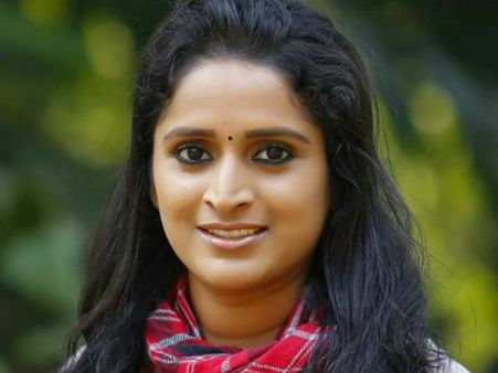 நடிகையை புறக்கணித்த விழாக்குழுவினர்... கேரள சர்வதேச திரைப்பட விழாவில் சர்ச்சை!