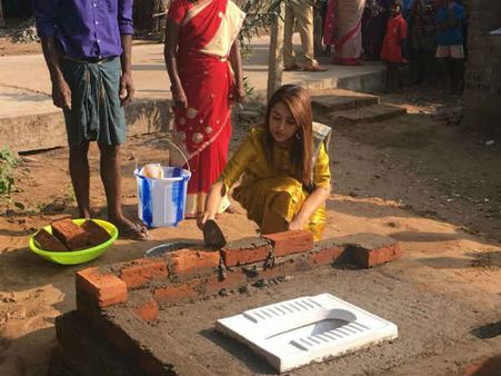 பொதுமக்களுக்காக காஞ்சிபுரத்தில் டாய்லெட் கட்டிய த்ரிஷா... வைரலாகும் வீடியோ!