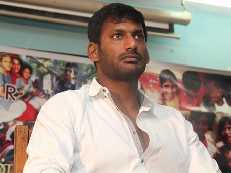 நான் ஏன் அரசியலுக்கு வந்தேன், என் பின்னால் இருப்பவர் யார்?: விஷால் பேட்டி