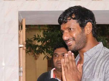 இந்த ரணகளத்திலும் இது உங்களுக்கு தேவையா மிஸ்டர் விஷால்?