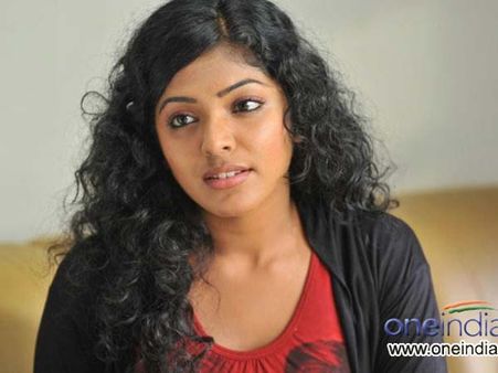 தாத்தா வயதிலும் ஹீரோவாக நடிக்கிறார்கள்: யாரை சொல்கிறார் நடிகை ரீமா கல்லிங்கல்?