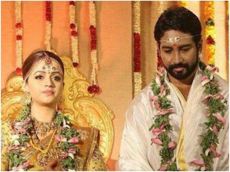 திருமணத்திற்கு 'அம்மா'வை கழற்றிவிட்ட பாவனா?