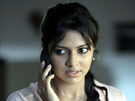 நடிகை அமலாபால் கைது... சில மணி நேரத்தில் ஜாமீனில் விடுதலை!