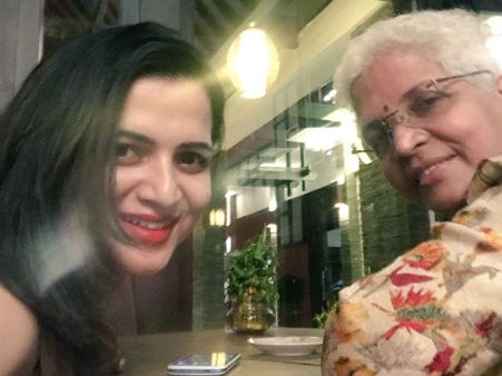 டிடி அக்கா தெரியும்... டிடி அம்மாவ பார்த்திருக்கீங்களா..?